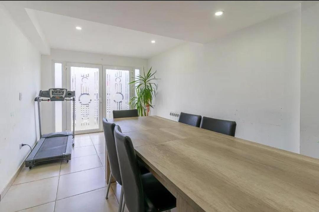 הוילה Moderna Casa En אושואיה מראה חיצוני תמונה