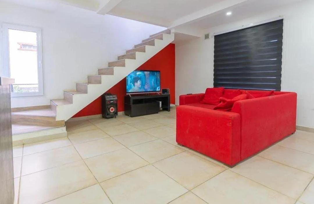 הוילה Moderna Casa En אושואיה מראה חיצוני תמונה