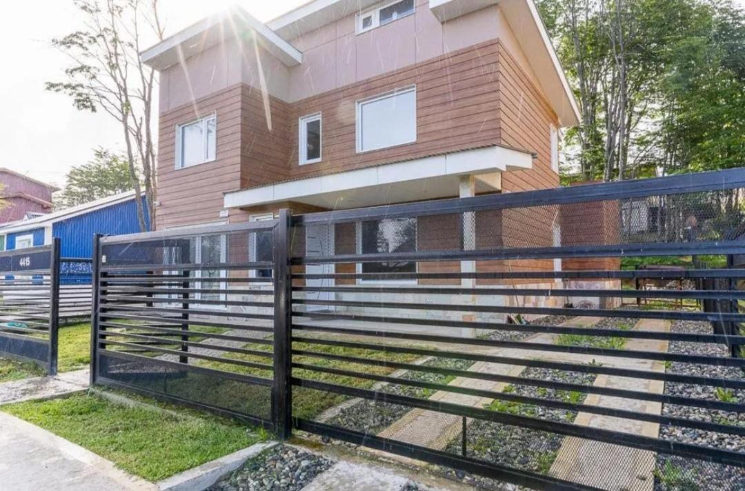הוילה Moderna Casa En אושואיה מראה חיצוני תמונה