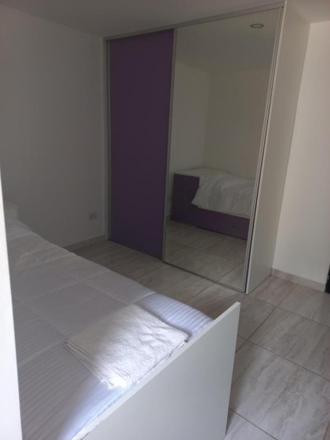 הוילה Moderna Casa En אושואיה מראה חיצוני תמונה